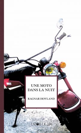 Une moto dans la nuit